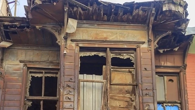 Събарят опасните сгради в София