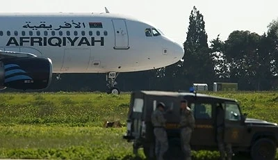 Похитители заплашват да взривят самолет на либийските авиолинии