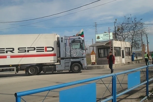 Километрична опашка от тирове на ГКПП Капитан Андреево