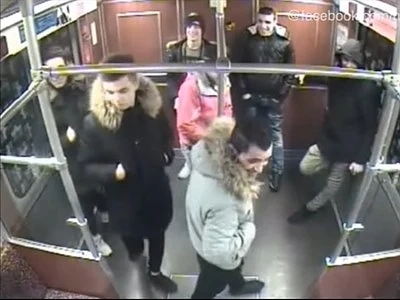 7 мигранти запалиха бездомник в метрото в Берлин