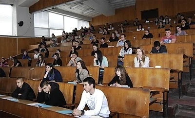 Студенти да получават 350 лв. стипендия, ако 5 г. след това са чиновници