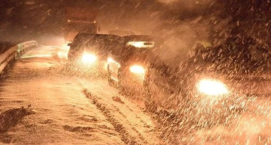 Временно е ограничено движението по редица пътища заради снегопочистване 