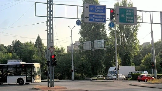 Крадци обират автомобили на светофари в Пловдив 