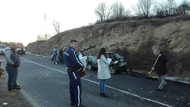 Трима загинаха при тежка катастрофа в Кирковско 