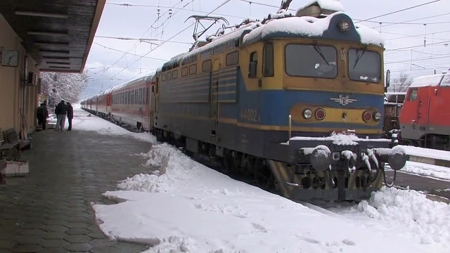 Влаковете се движат със закъснение 