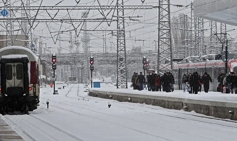 Влаковете в цялата страна се движат с голямо закъснение 