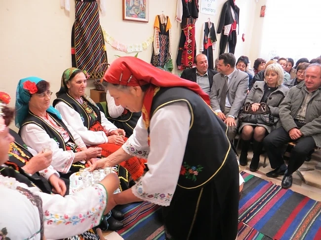 Днес е Бабинден