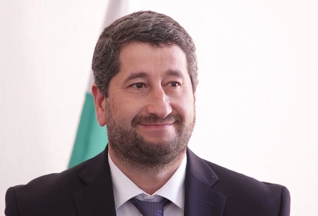 Христо Иванов събира пари за „Да, България“ в личната си сметка!