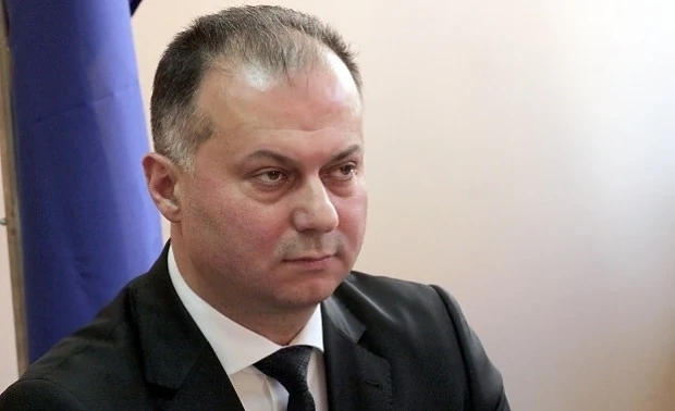 Любен Петров станa неудобен