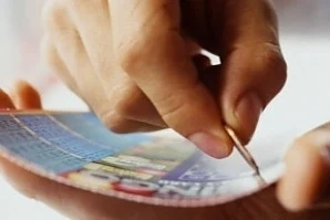 17-годишен излъга старец и му взе печеливш лотариен билет   