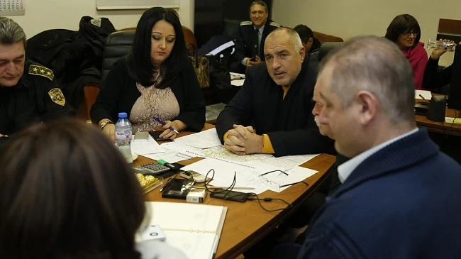 Борисов и министри на спешно заседание заради снежния ад в страната