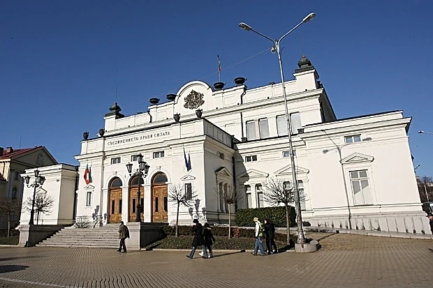 НС няма да гледа резултатите от референдума  