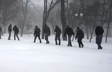 Студът и снега спряха трафика на мигранти