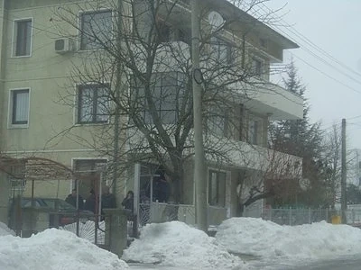 Вдигнаха трите трупа от къщата във Вълчи дол
