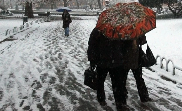 Жълт код за вятър и поледици днес