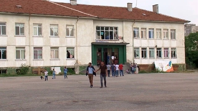 Правим втори бежански център в Харманли
