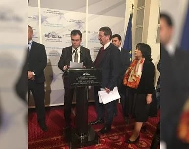 ГЕРБ и БСП спориха има ли криза в електроенергийната система 