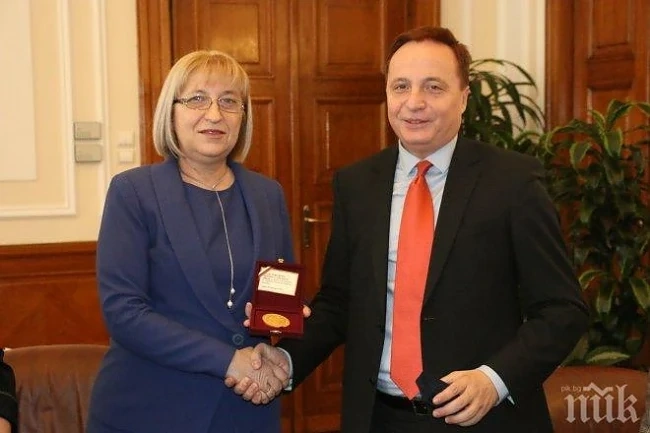 Цецка Цачева с награда от Сметната палата