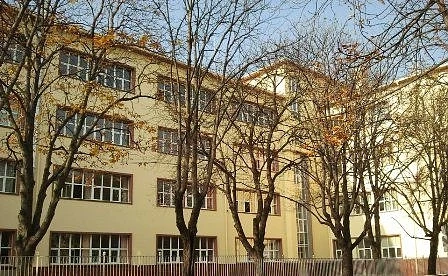 Местят агресивното дете в друго училище