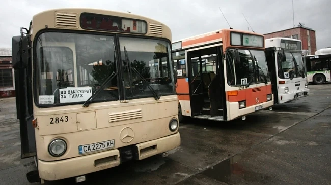 Спонтанен протест на шофьорите от градския транспорт