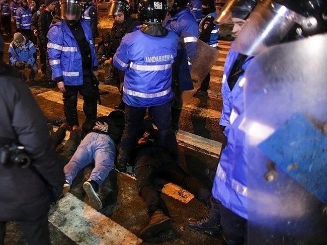 Хиляди румънци на протест