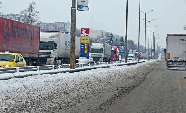 Чуждите превозвачи заплашват с блокада на \
