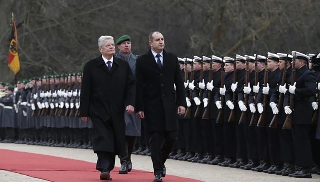 Посрещнаха Румен Радев в Германия (СНИМКИ)