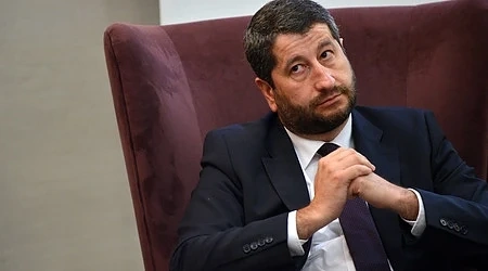 Безобразие! Христо Иванов прави фалшификации пред очите на всички 