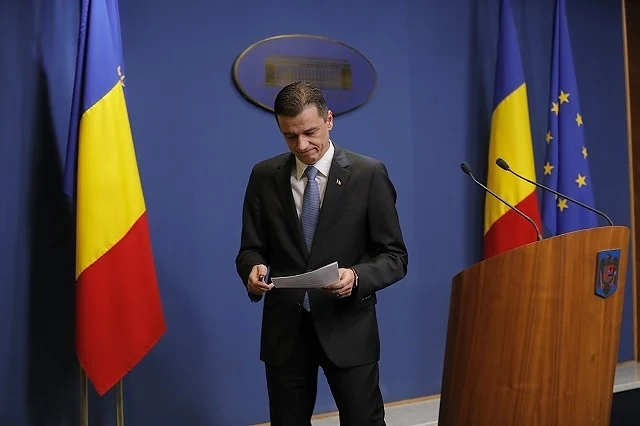 Румънското правителство оцеля