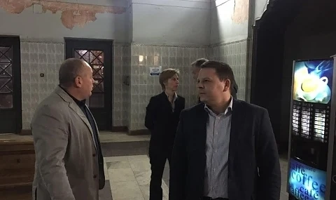 Министър Алексиев направи внезапна проверка на Централна жп гара София