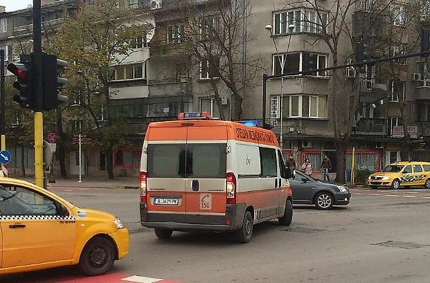 „Умни светофари” в София ще пропускат с предимство линейките 