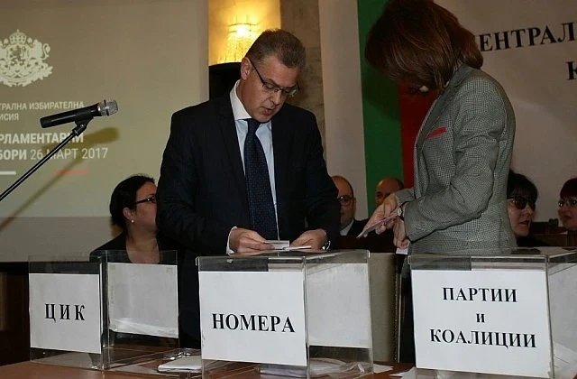 Какви предзнаменования видяха политиците в номерата на партиите в бюлетината?
