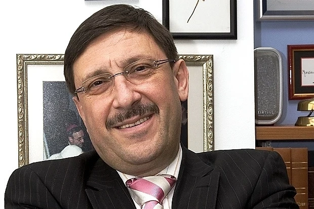 Максим Бехар върти схеми със сайтове, длъжници на КТБ