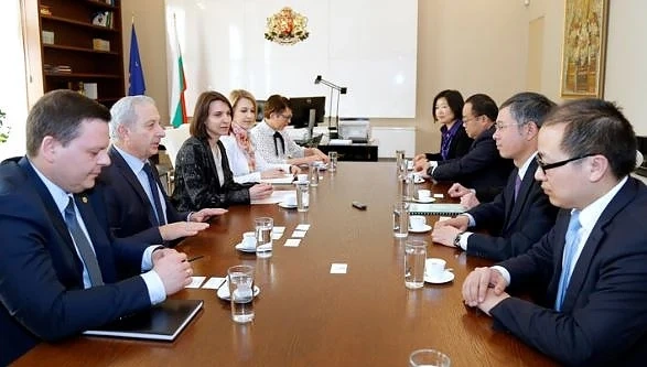 Китайци искат да инвестират в жп транспорта у нас