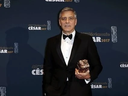 Джордж Клуни получи почетен „Сезар”. Бременната Амал показа наедряло коремче