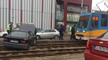 Това е в Люлин пред Мега мол