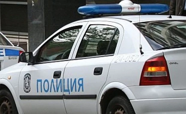 Шеф накара полицаи да му правят лицеви опори на пътя