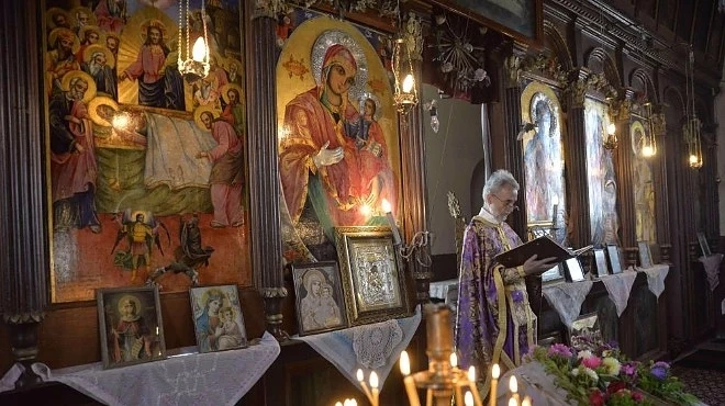 Днес е прекрасен празник! Кой да почерпи 