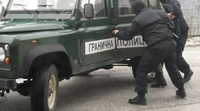 Гранични полицаи стреляли срещу група мигранти край Драгоман 