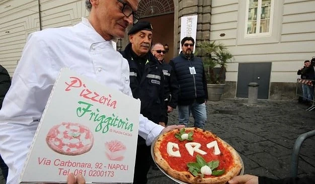 Пица CR7 в Неапол, градът пощуря по Роналдо 