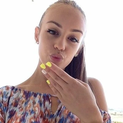 Нашенка се самозодоволява в порно сайт (СНИМКА18+)