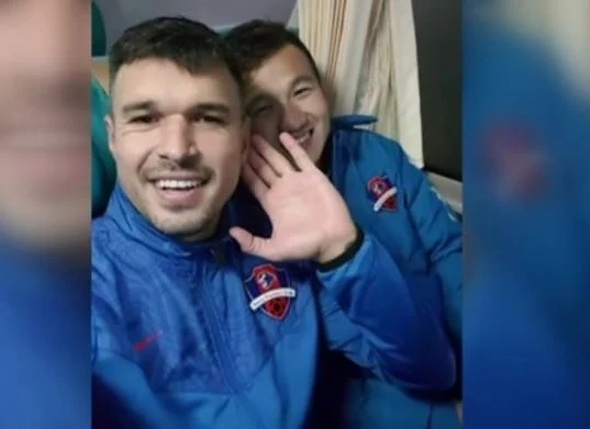 Божигол смеси китайски, английски и португалски (ВИДЕО) 