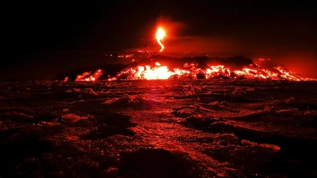 Екип на Би Би Си пострада при експлозия във вулкана Етна