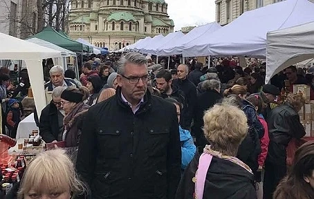 Над 10 000 човека минаха през фермерския пазар в София