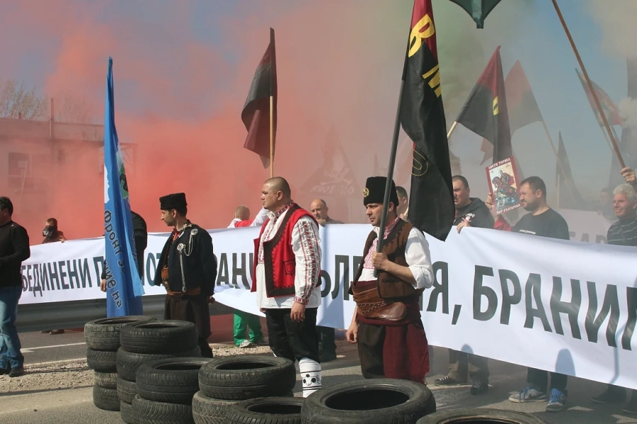 Патриотите блокираха \