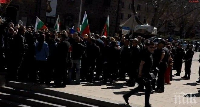 Срам! На земеделския министър не му пука за протестите