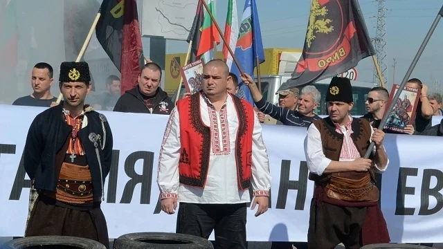 Патриотите затвориха границата при \