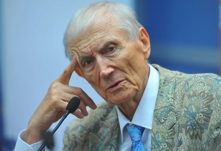 Почина Евгений Евтушенко