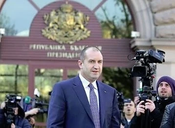 Юридическите и административни гафове на кабинета на президента Радев 