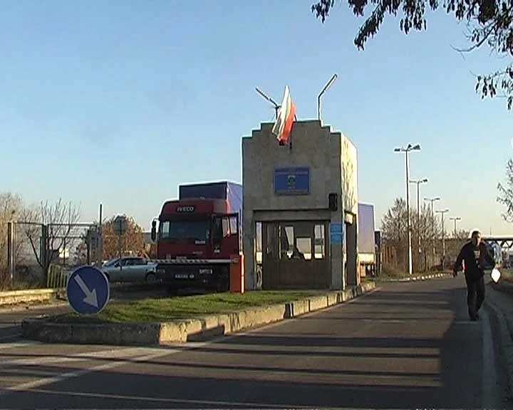 Гърците спират да проверяват по новите правила  